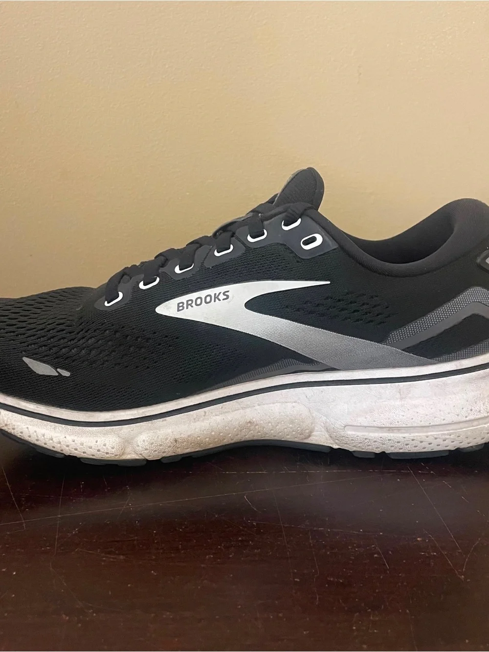 Brooks Ghost 15 Womens Running Shoes Black White Grey Wide D 1203801D012 Size 8